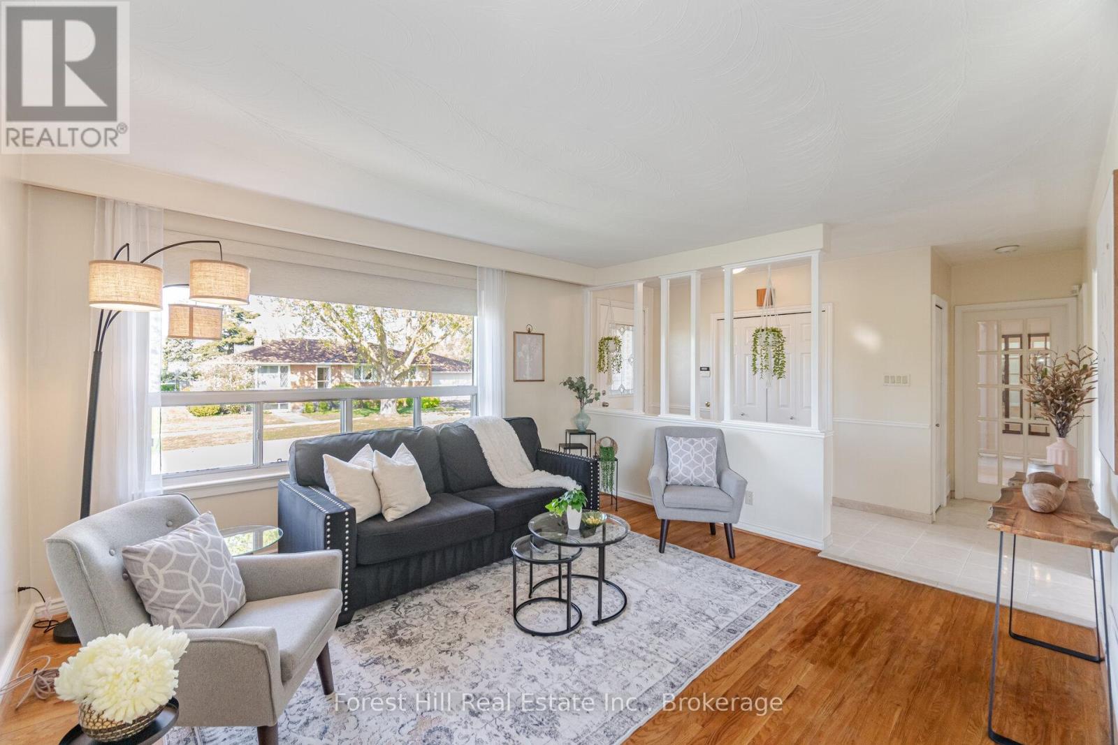 Photo 5 of 16 Bethwin Place, Toronto ON