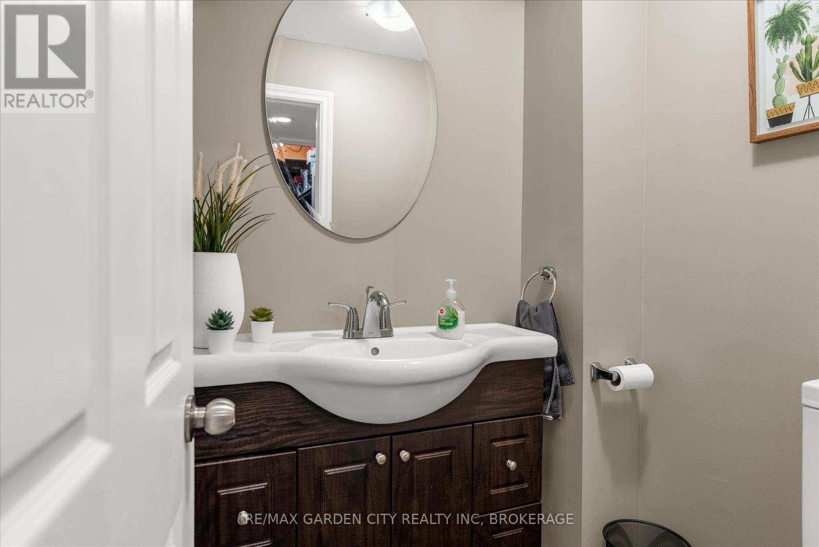Photo 24 of 12 Chloe Street, St Catharines ON
