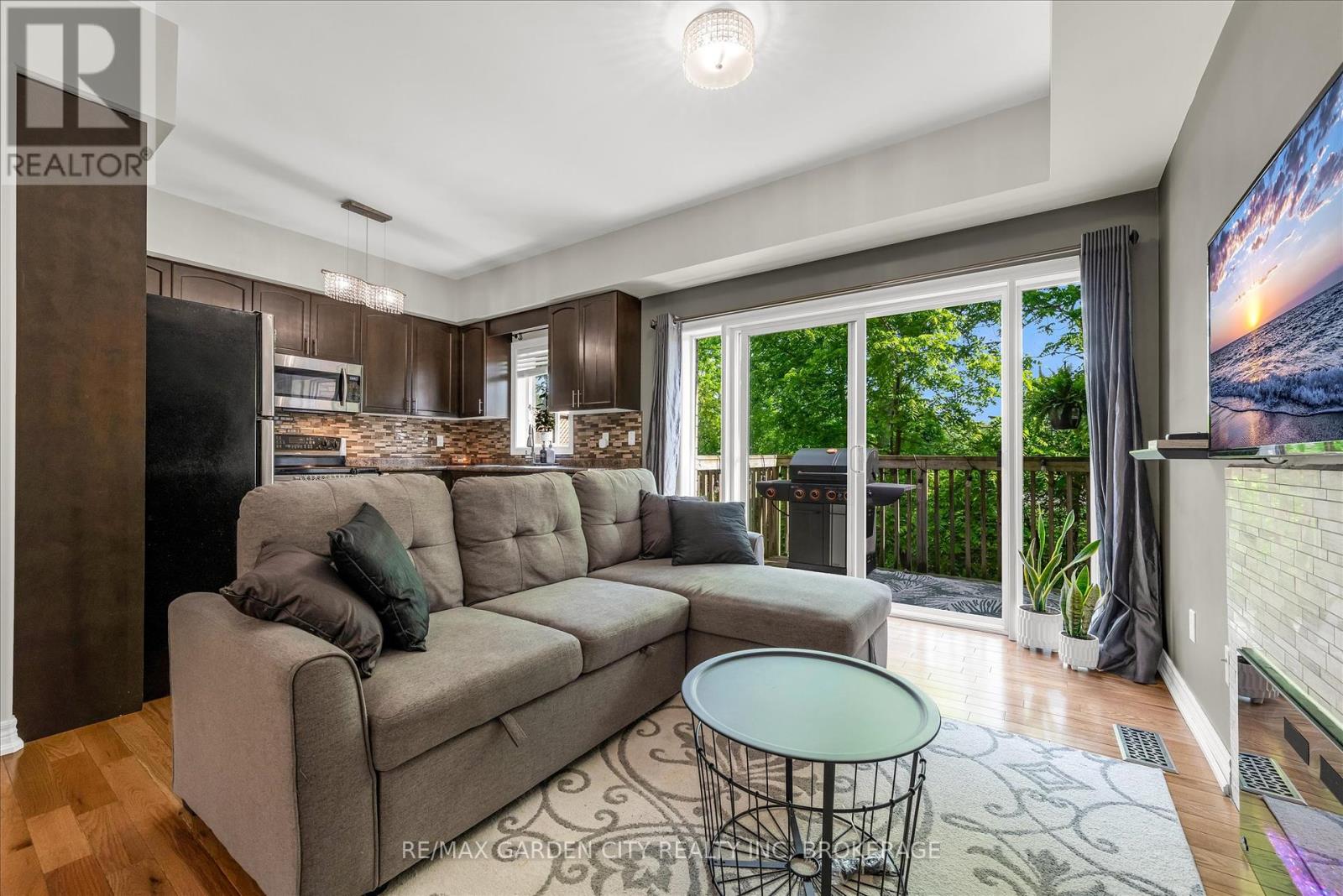 Photo 8 of 12 Chloe Street, St Catharines ON