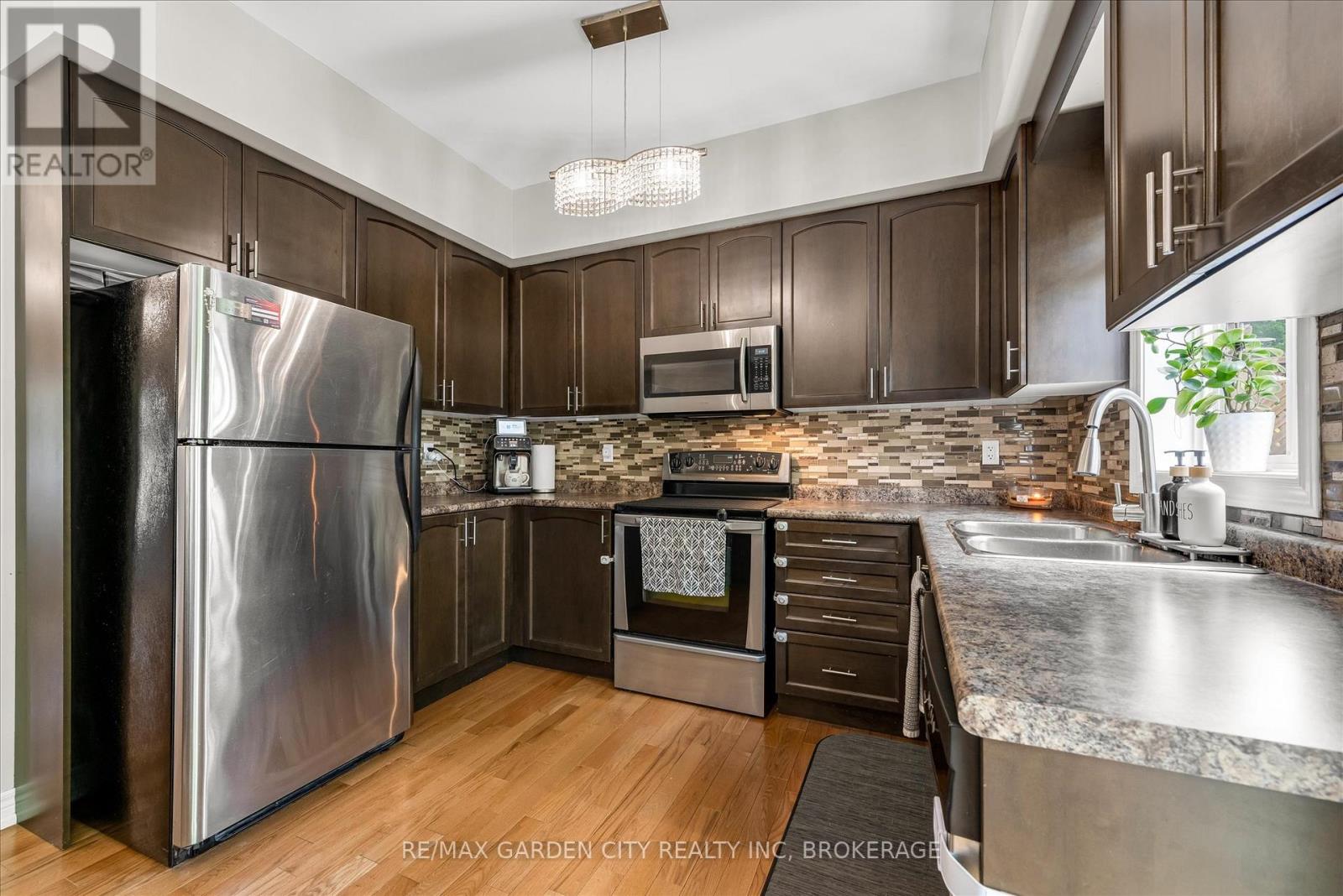 Photo 9 of 12 Chloe Street, St Catharines ON