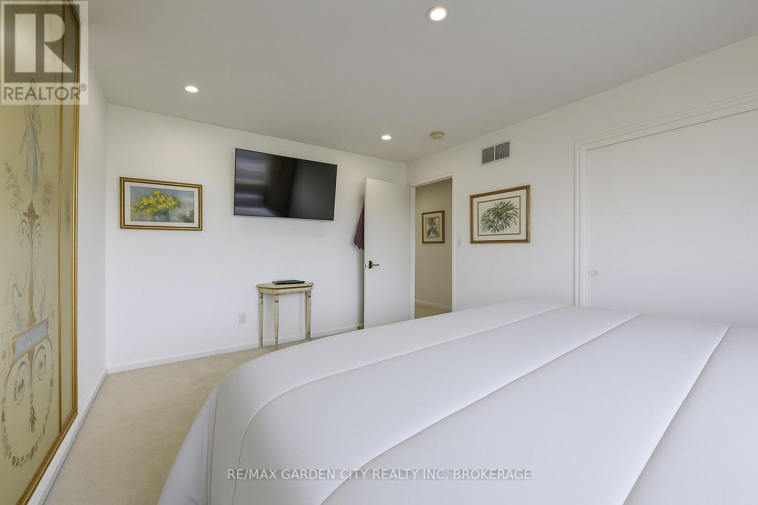 Photo 45 of 5 Woodgarden Court, St Catharines ON