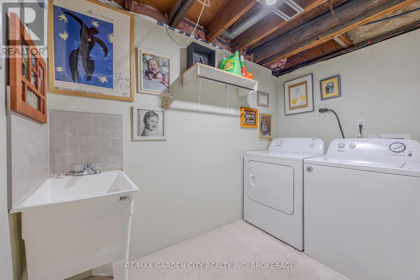 Photo 8 of 5 Woodgarden Court, St Catharines ON