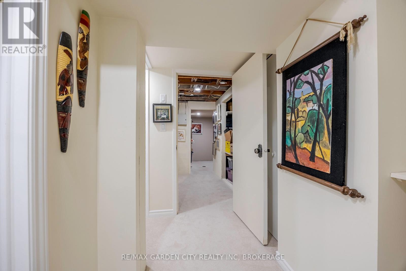 Photo 10 of 5 Woodgarden Court, St Catharines ON