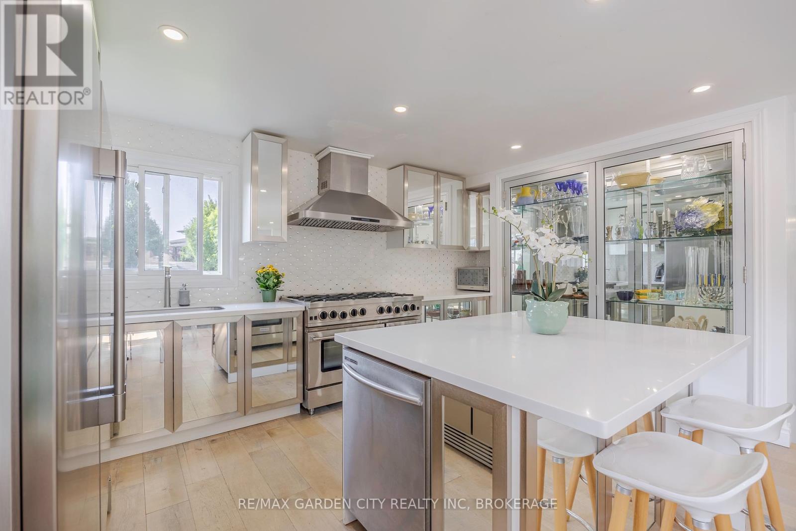Photo 29 of 5 Woodgarden Court, St Catharines ON