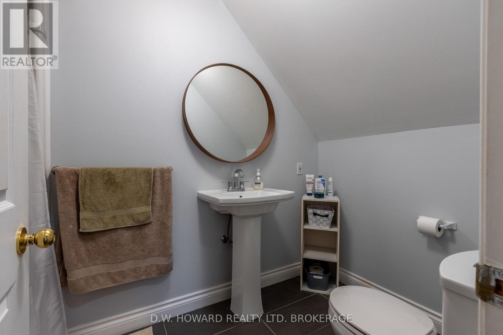 Photo 15 of 45 Westwood Drive, Port Colborne ON