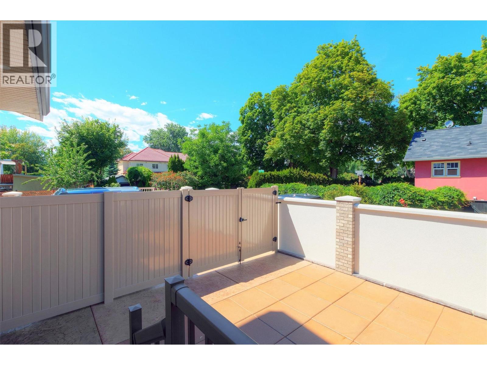  2571 Abbott Street, Kelowna
