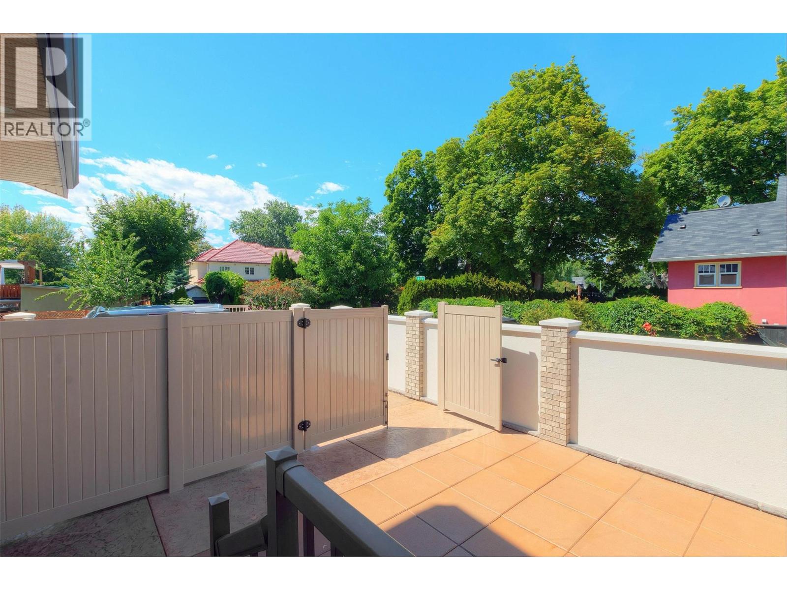  2571 Abbott Street, Kelowna