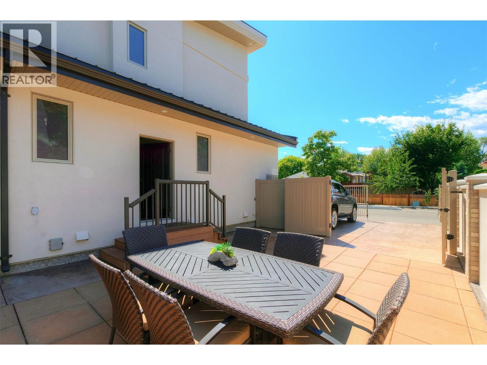  2571 Abbott Street, Kelowna