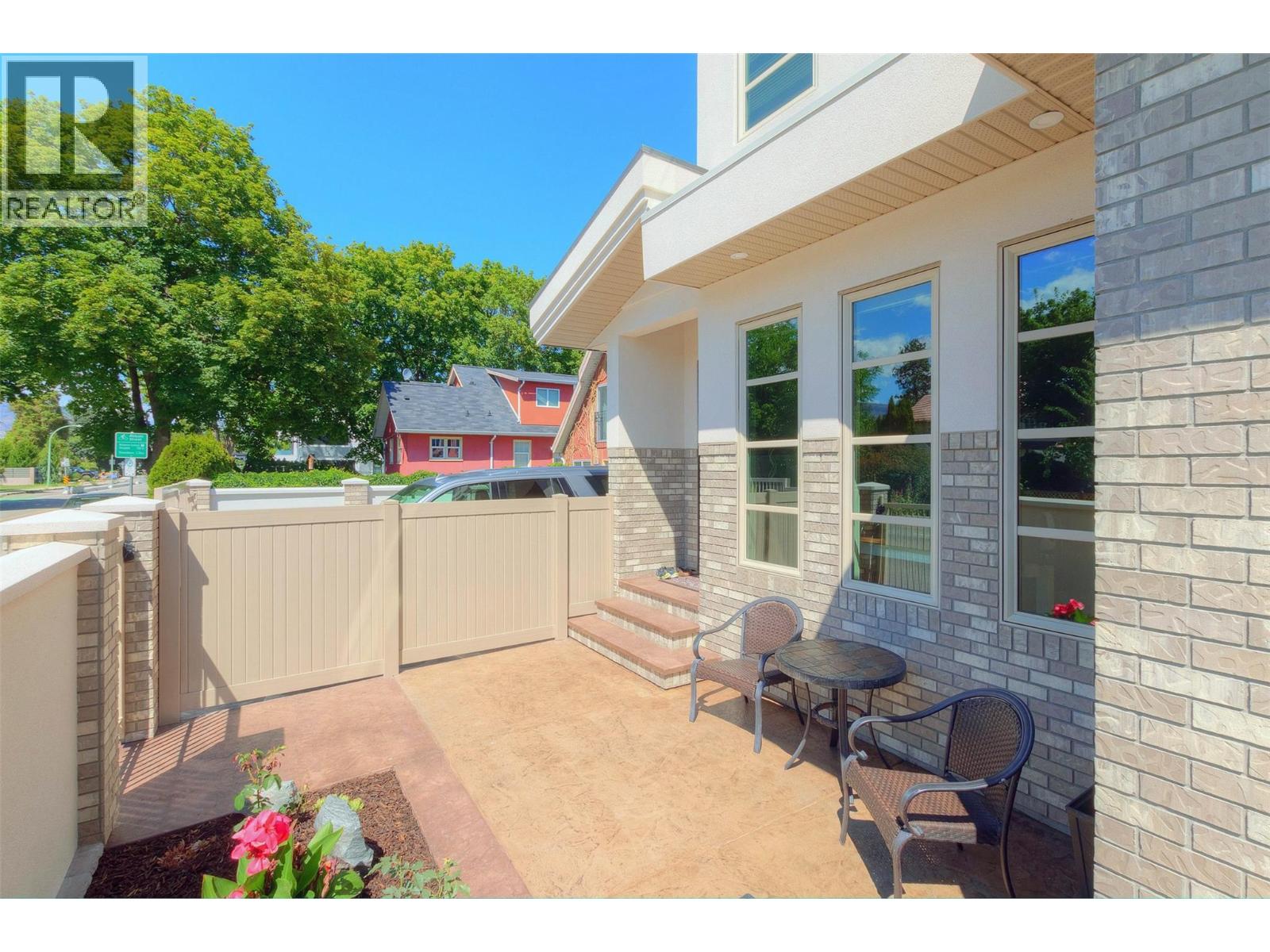  2571 Abbott Street, Kelowna