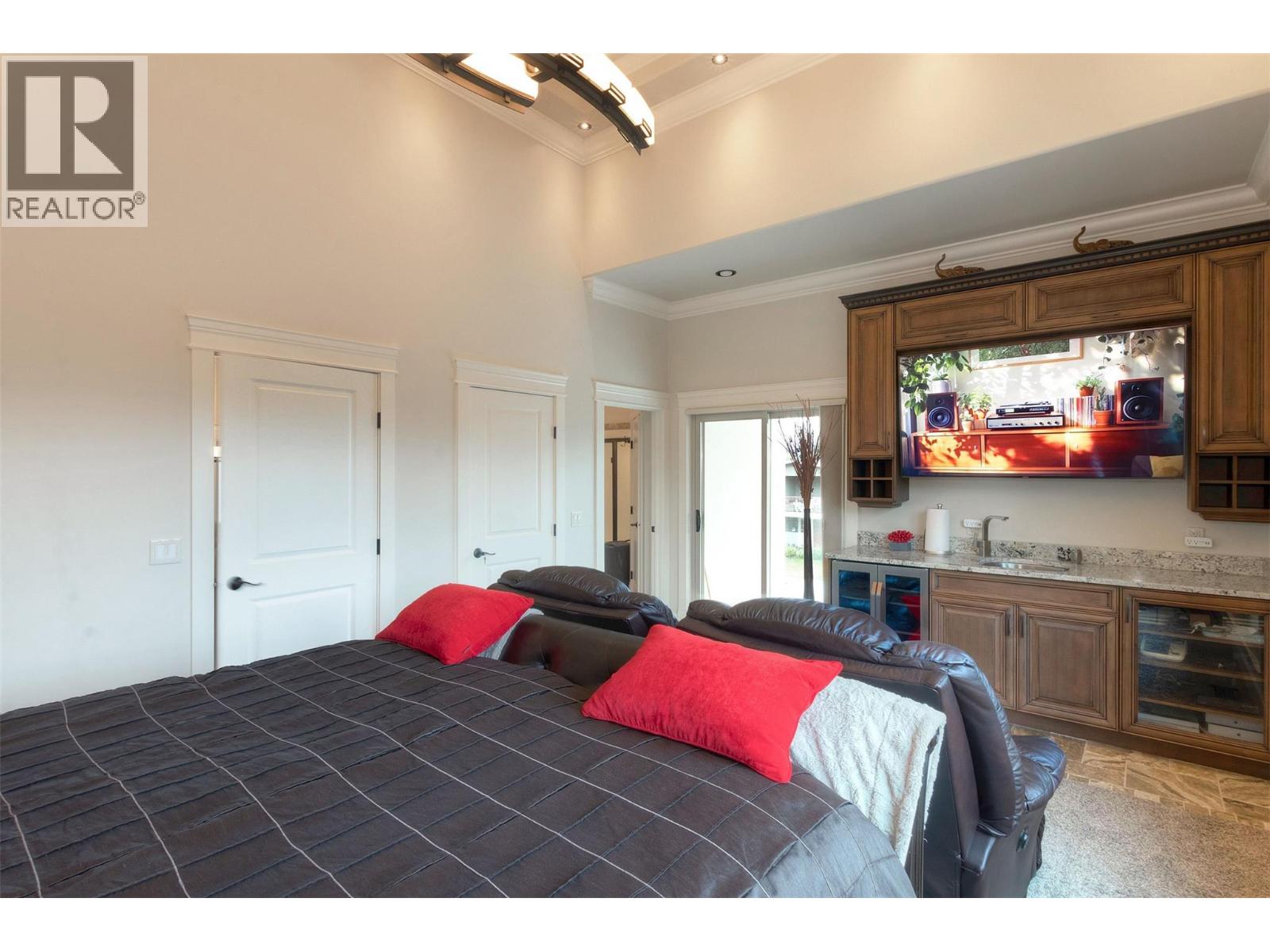  2575 Abbott Street, Kelowna