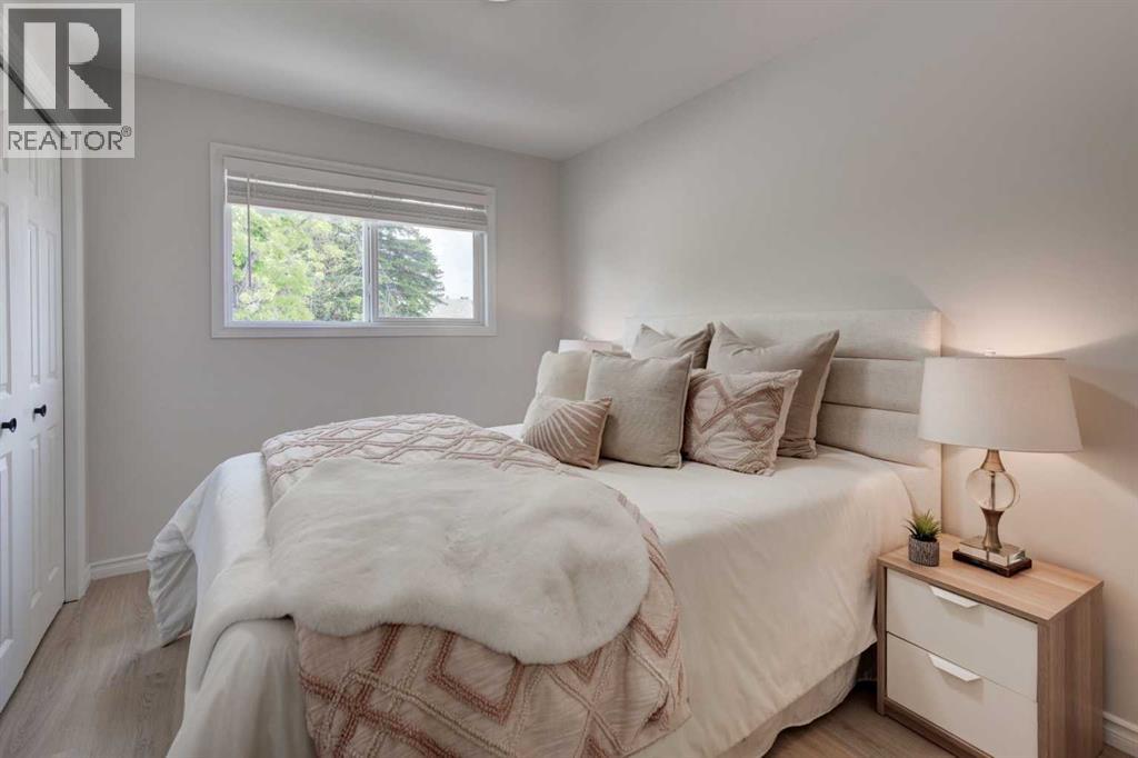 Single Family House 4 Level for Sale in  Southampton Drive SW Southwood Calgary 