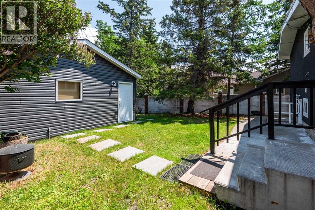 Single Family House 4 Level for Sale in  Southampton Drive SW Southwood Calgary 