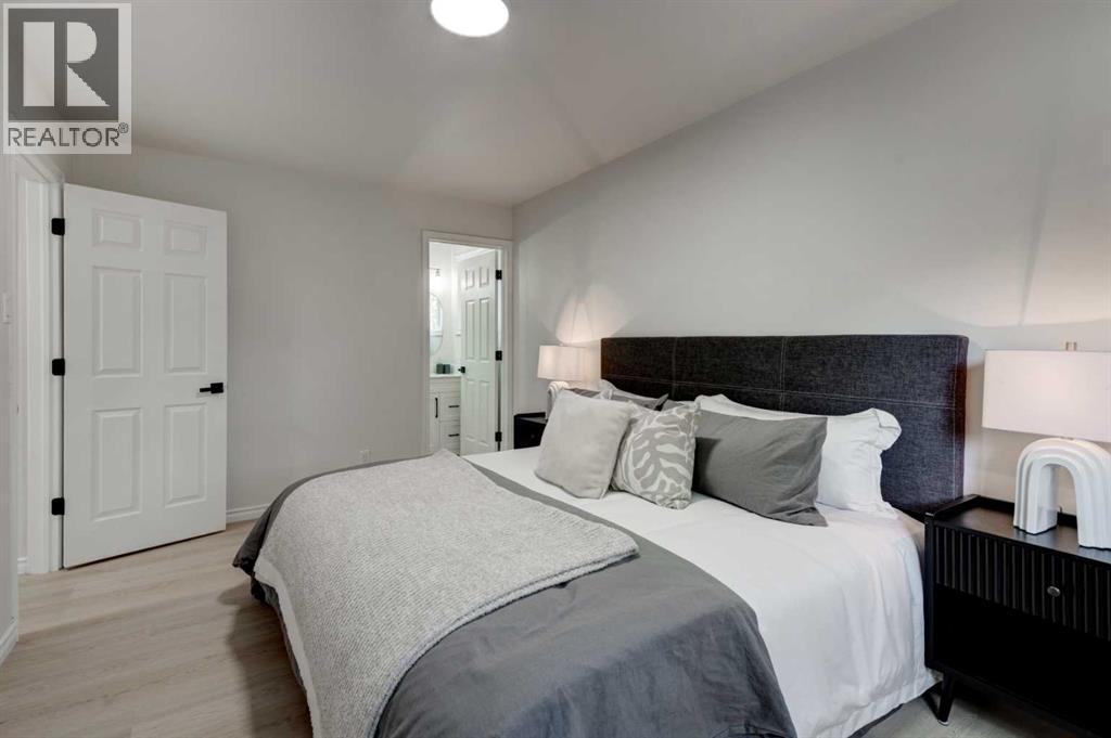 Single Family House 4 Level for Sale in  Southampton Drive SW Southwood Calgary 