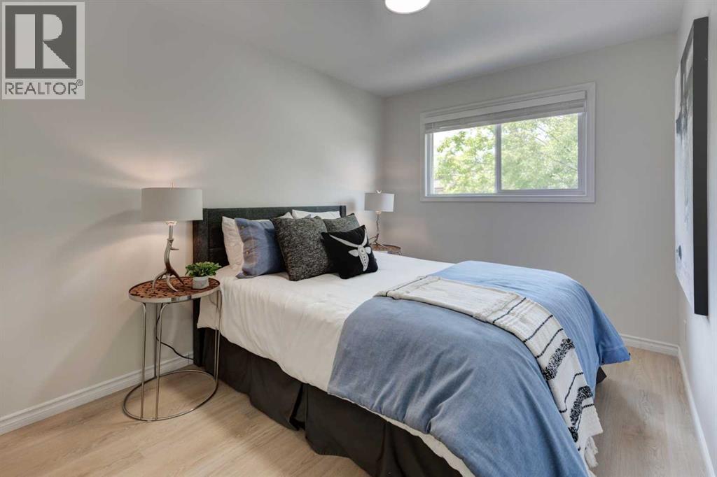 Single Family House 4 Level for Sale in  Southampton Drive SW Southwood Calgary 