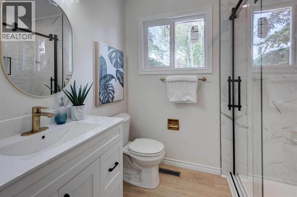 Single Family House 4 Level for Sale in  Southampton Drive SW Southwood Calgary 