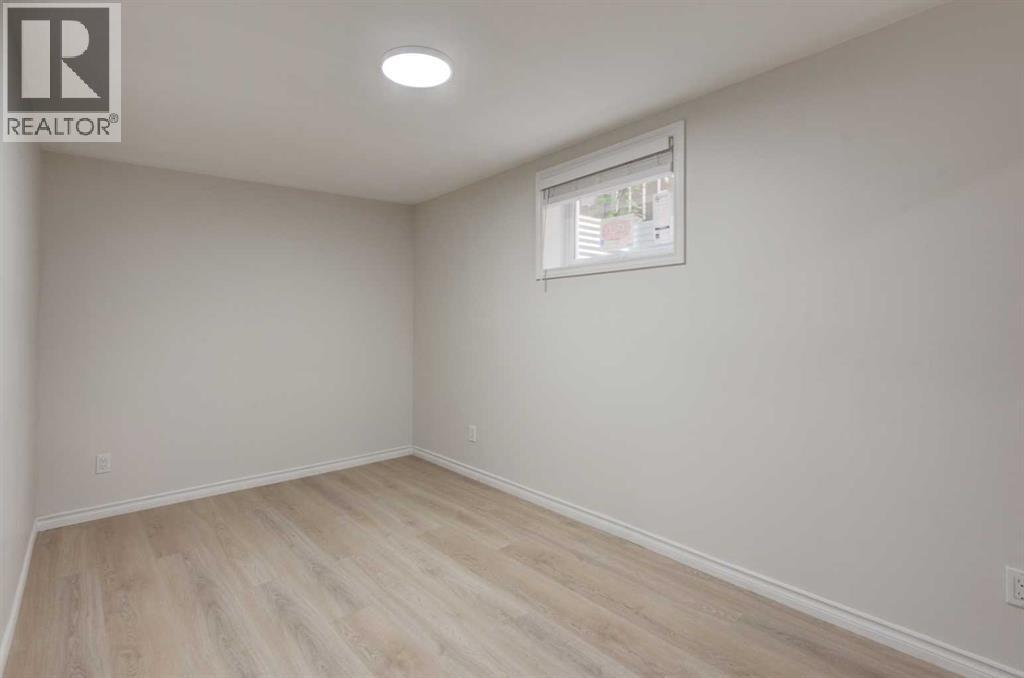 Single Family House 4 Level for Sale in  Southampton Drive SW Southwood Calgary 