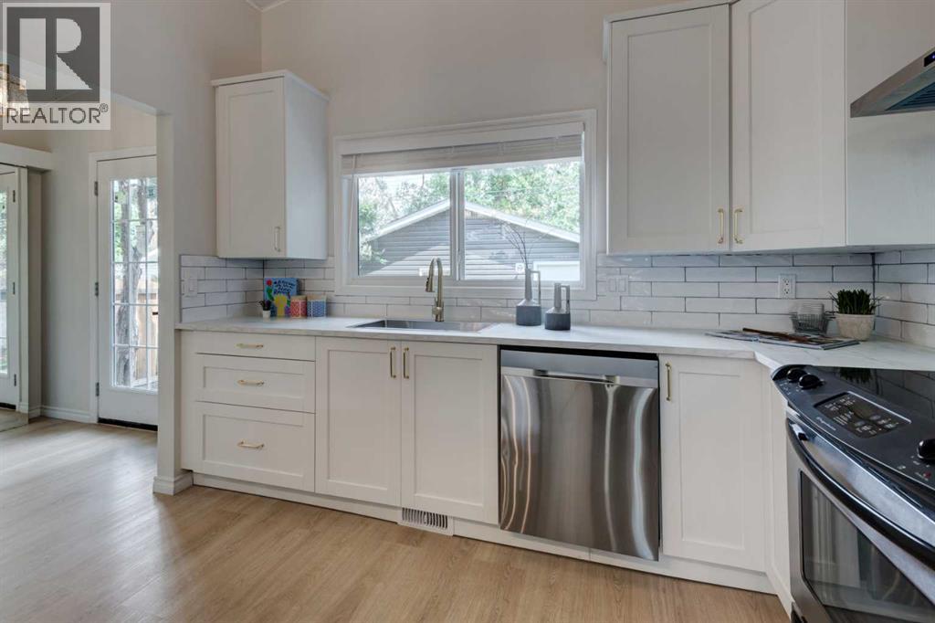 Single Family House 4 Level for Sale in  Southampton Drive SW Southwood Calgary 