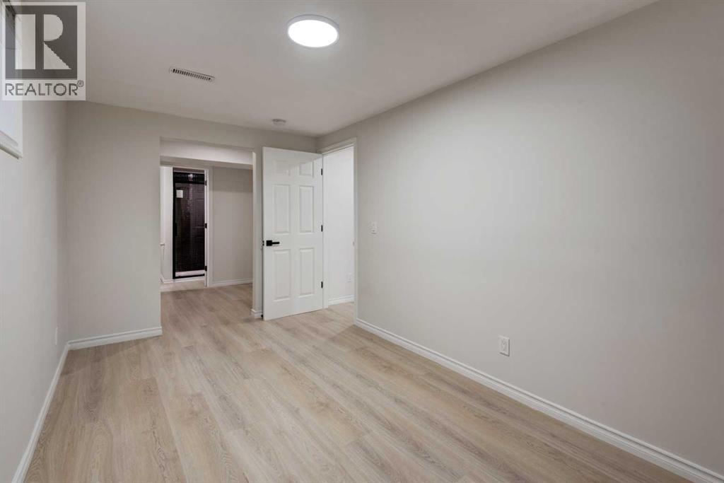 Single Family House 4 Level for Sale in  Southampton Drive SW Southwood Calgary 