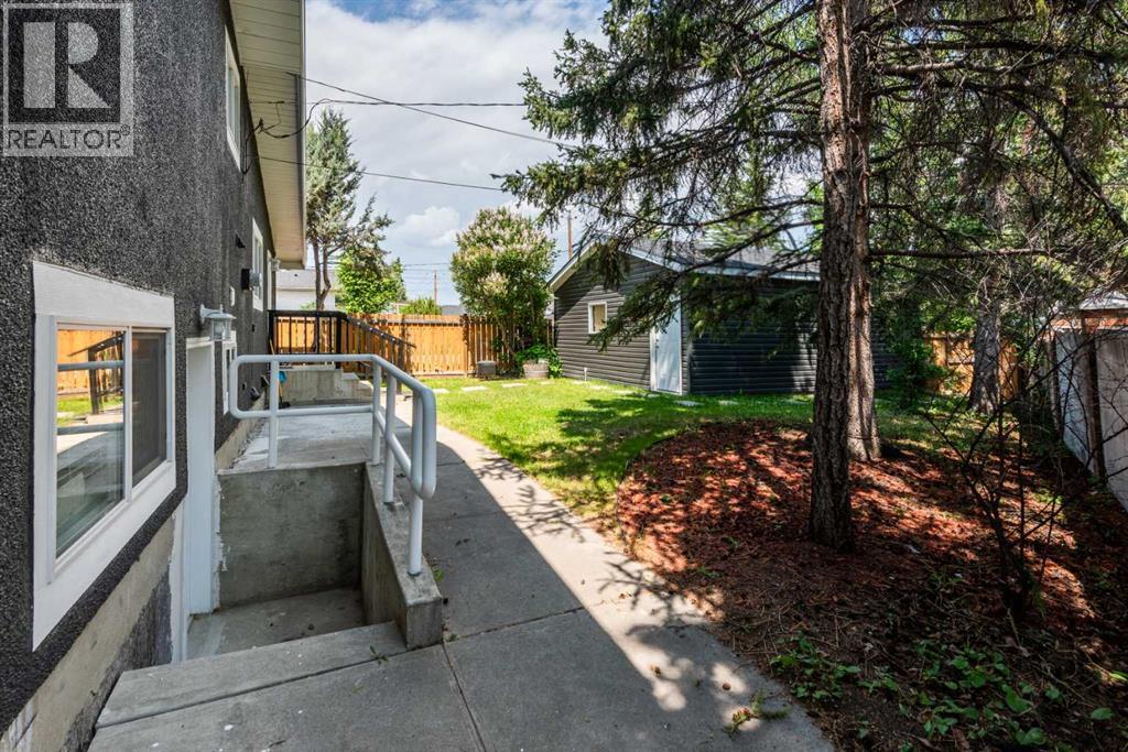 Single Family House 4 Level for Sale in  Southampton Drive SW Southwood Calgary 