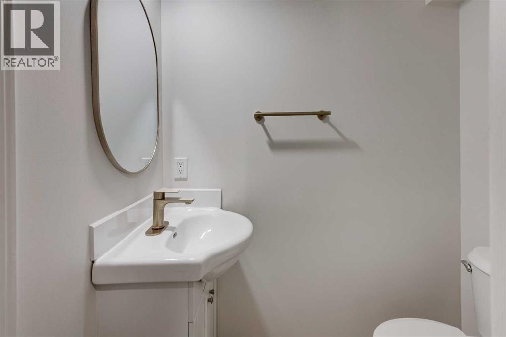 Single Family House 4 Level for Sale in  Southampton Drive SW Southwood Calgary 