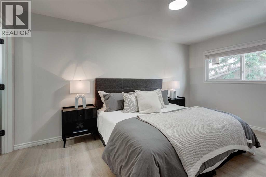 Single Family House 4 Level for Sale in  Southampton Drive SW Southwood Calgary 