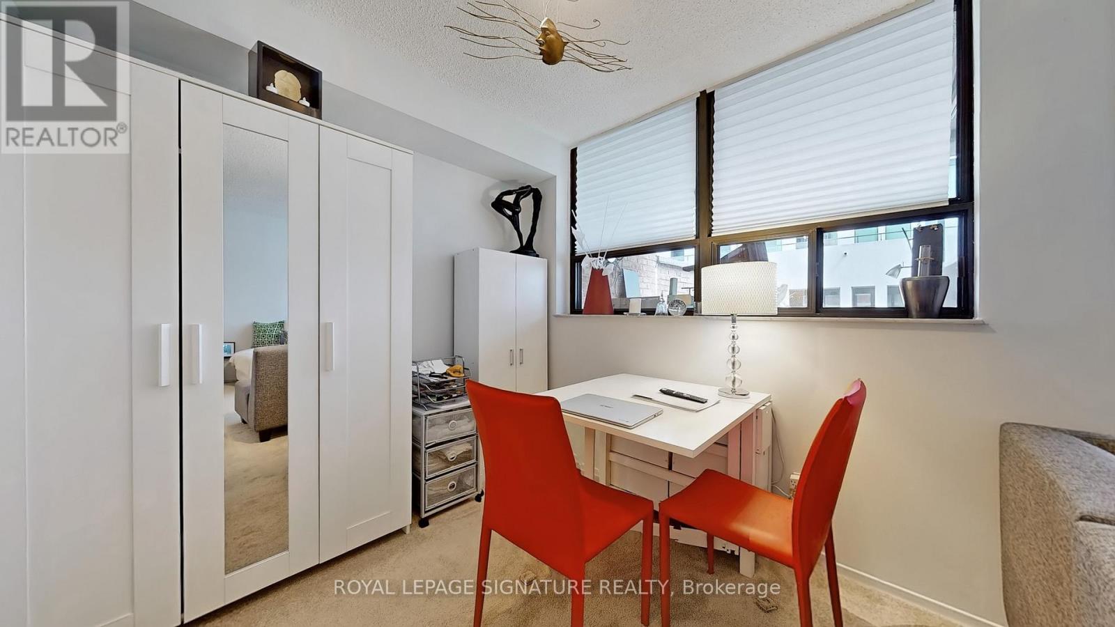 Photo 3 of 609 120 St Patrick Street, Toronto ON