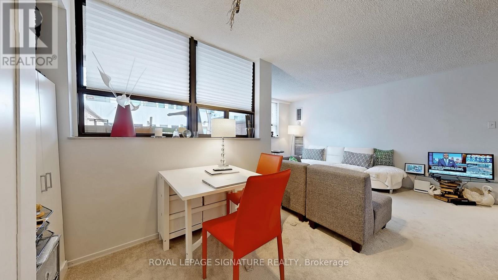 Photo 9 of 609 120 St Patrick Street, Toronto ON