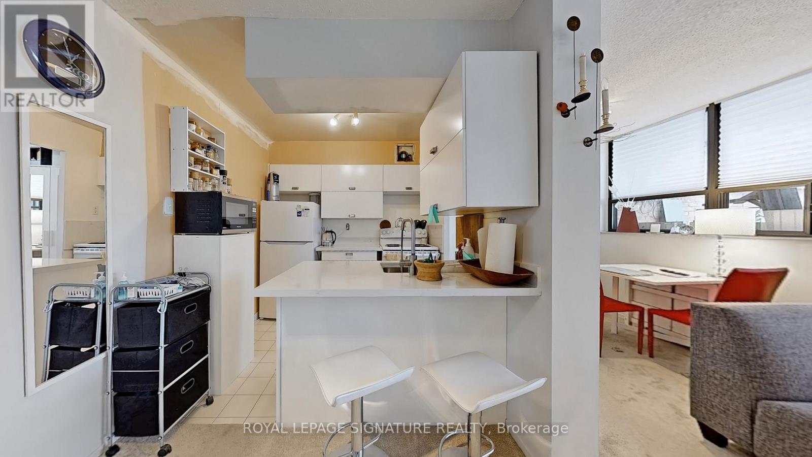 Photo 14 of 609 120 St Patrick Street, Toronto ON