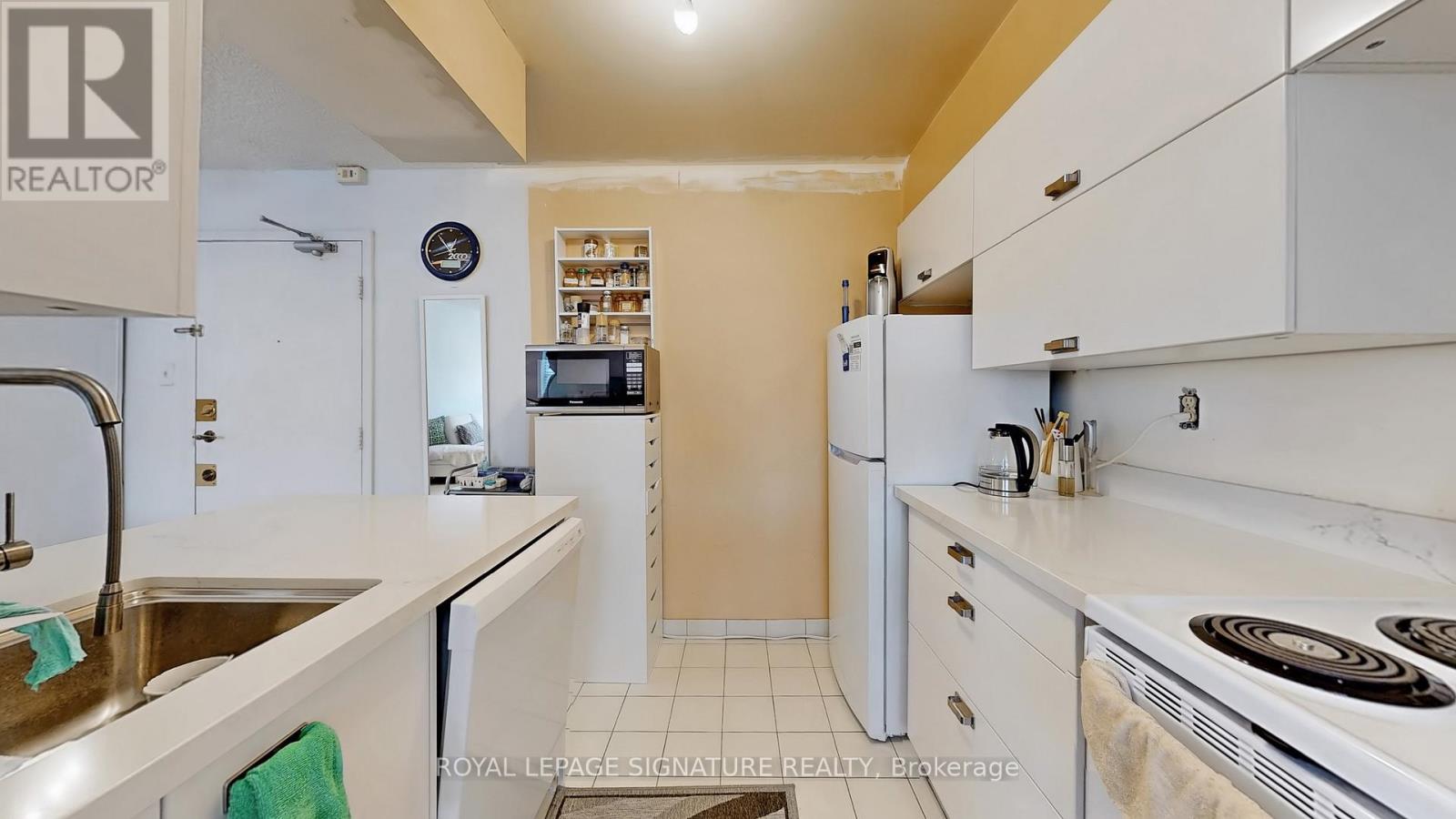 Photo 7 of 609 120 St Patrick Street, Toronto ON