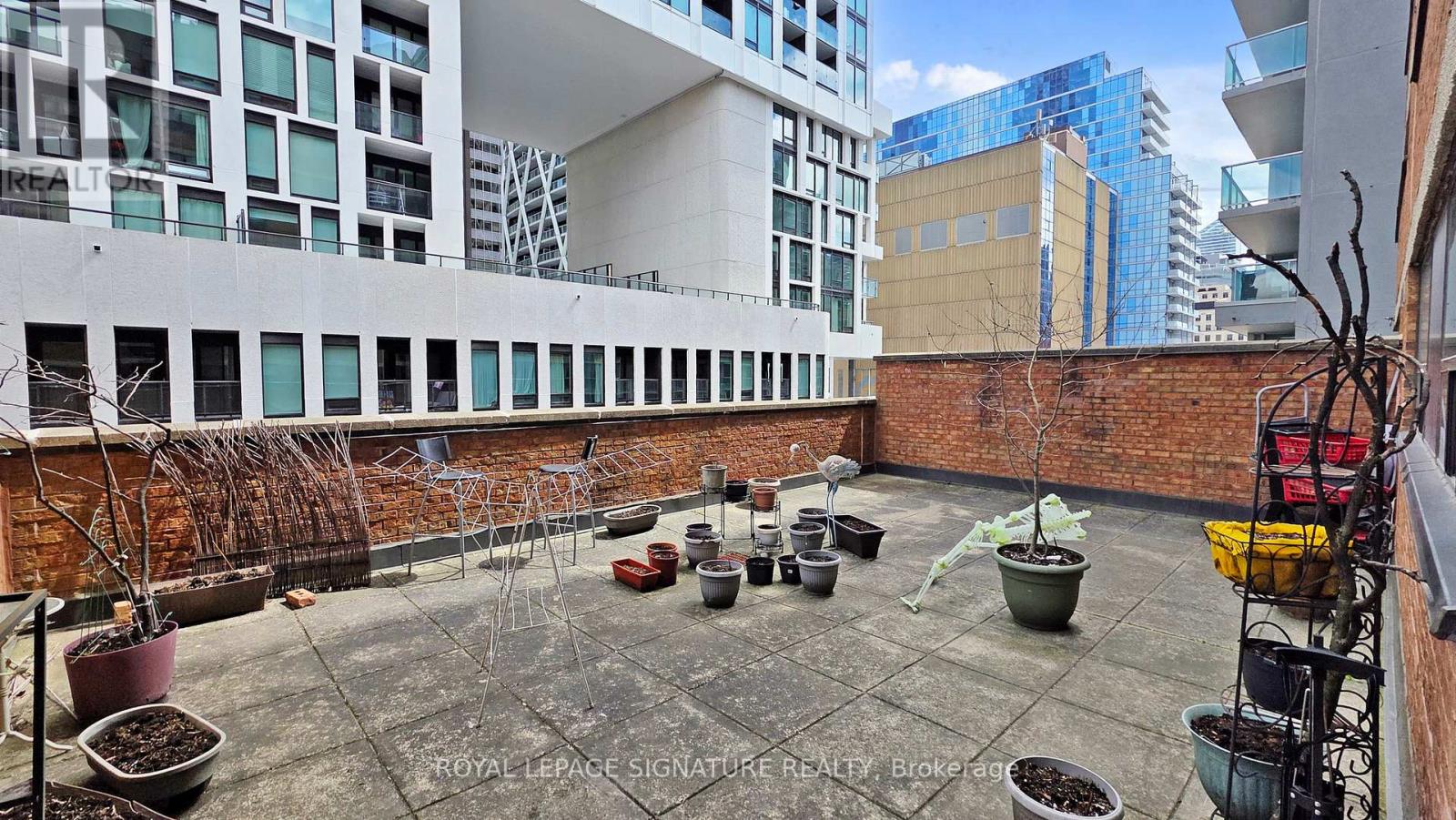 Photo 18 of 609 120 St Patrick Street, Toronto ON