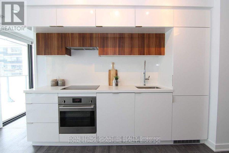 Photo 15 of 303 185 Roehampton Avenue, Toronto ON