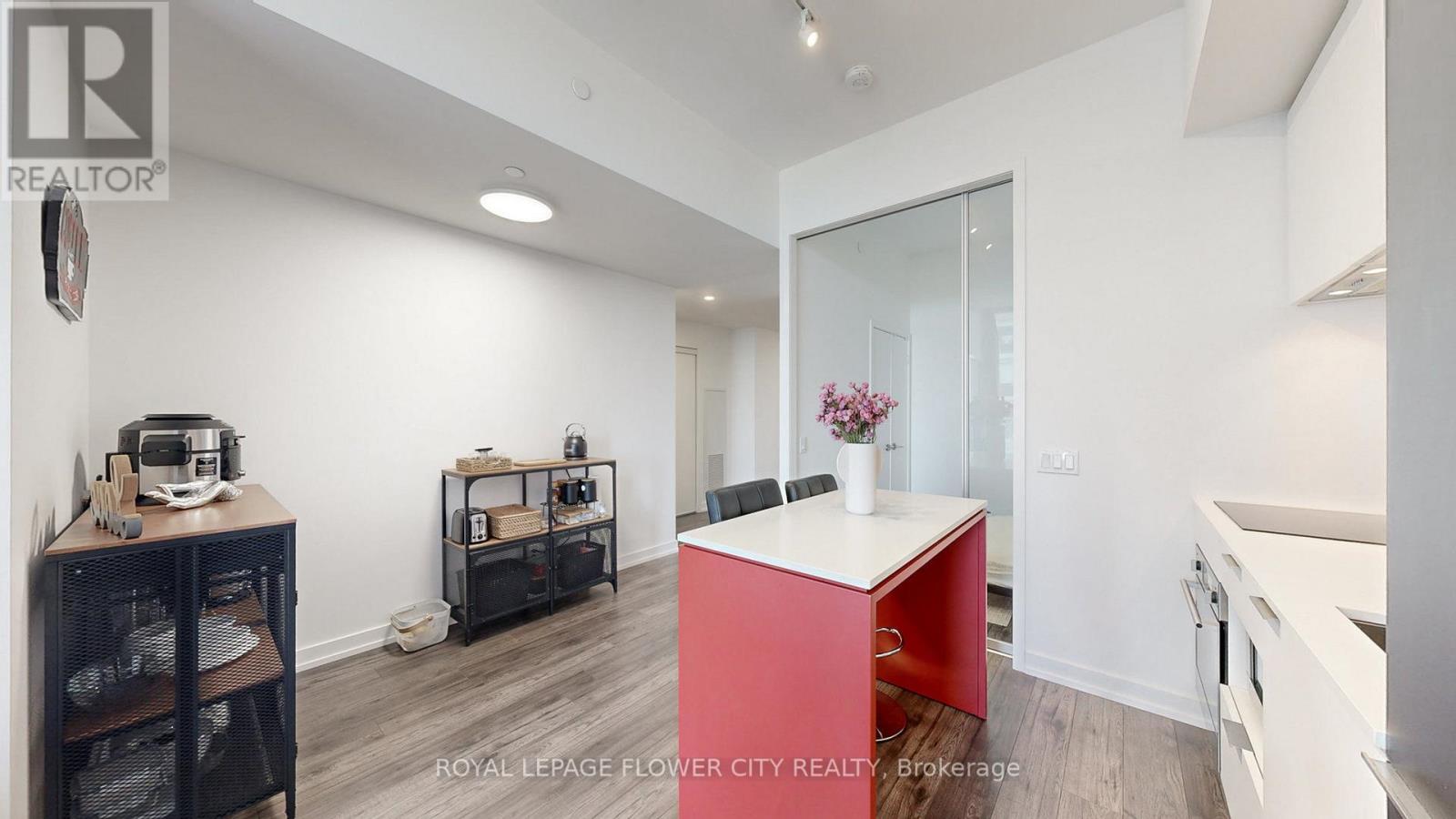 Photo 10 of 1101 33 Helendale Avenue, Toronto ON