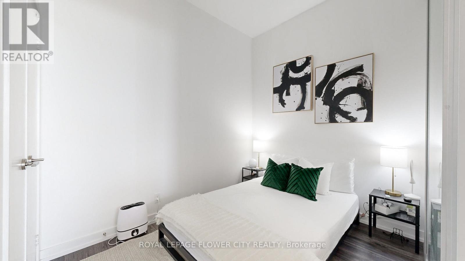 Photo 30 of 1101 33 Helendale Avenue, Toronto ON