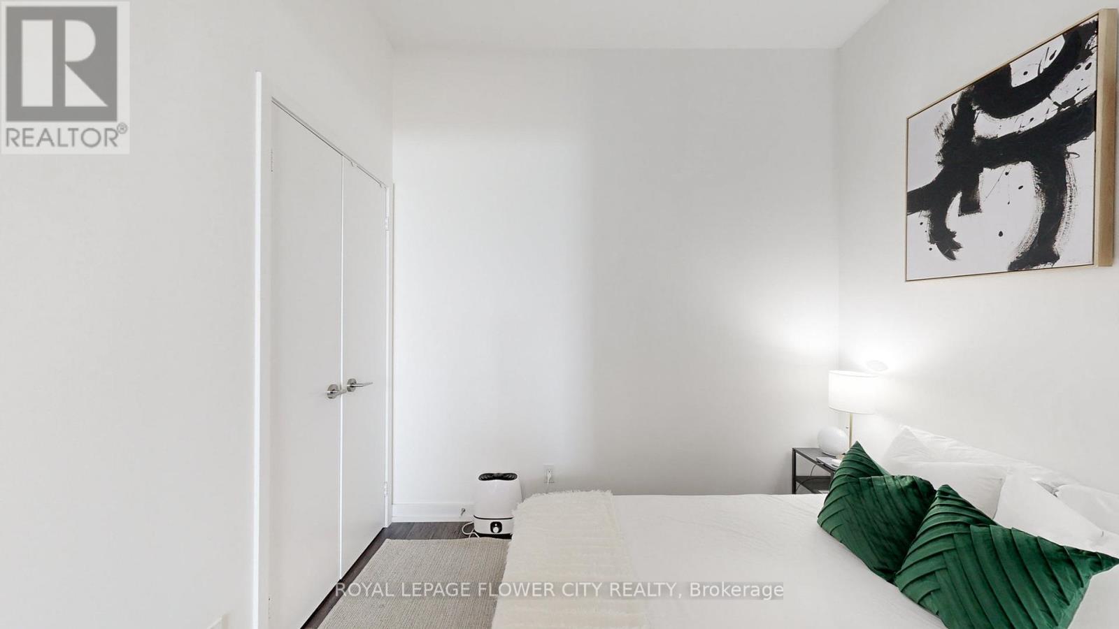 Photo 19 of 1101 33 Helendale Avenue, Toronto ON