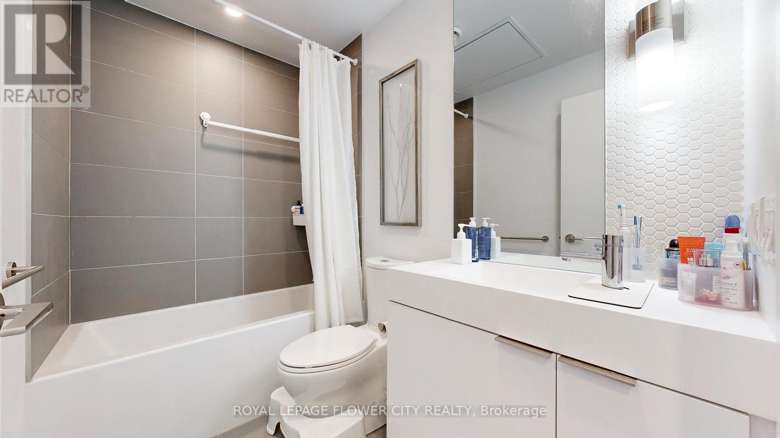 Photo 13 of 1101 33 Helendale Avenue, Toronto ON