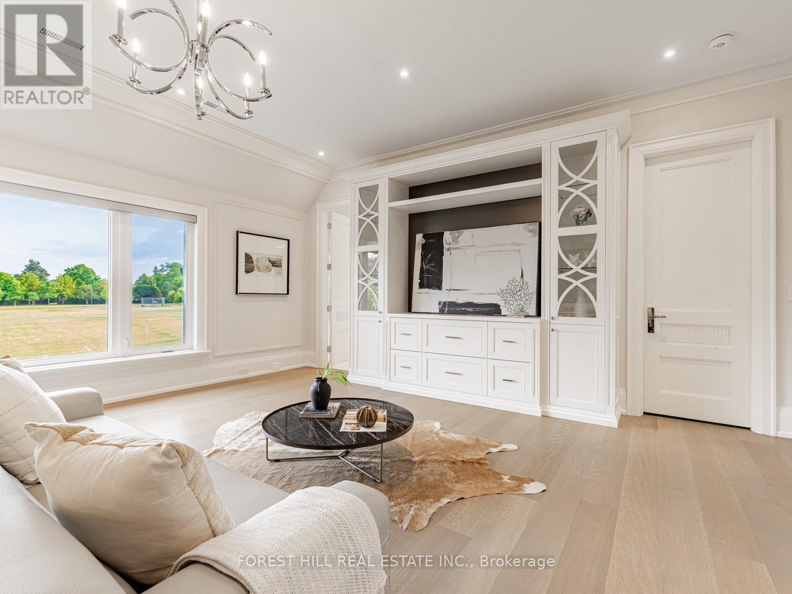 Photo 18 of 39 Rippleton Road, Toronto ON