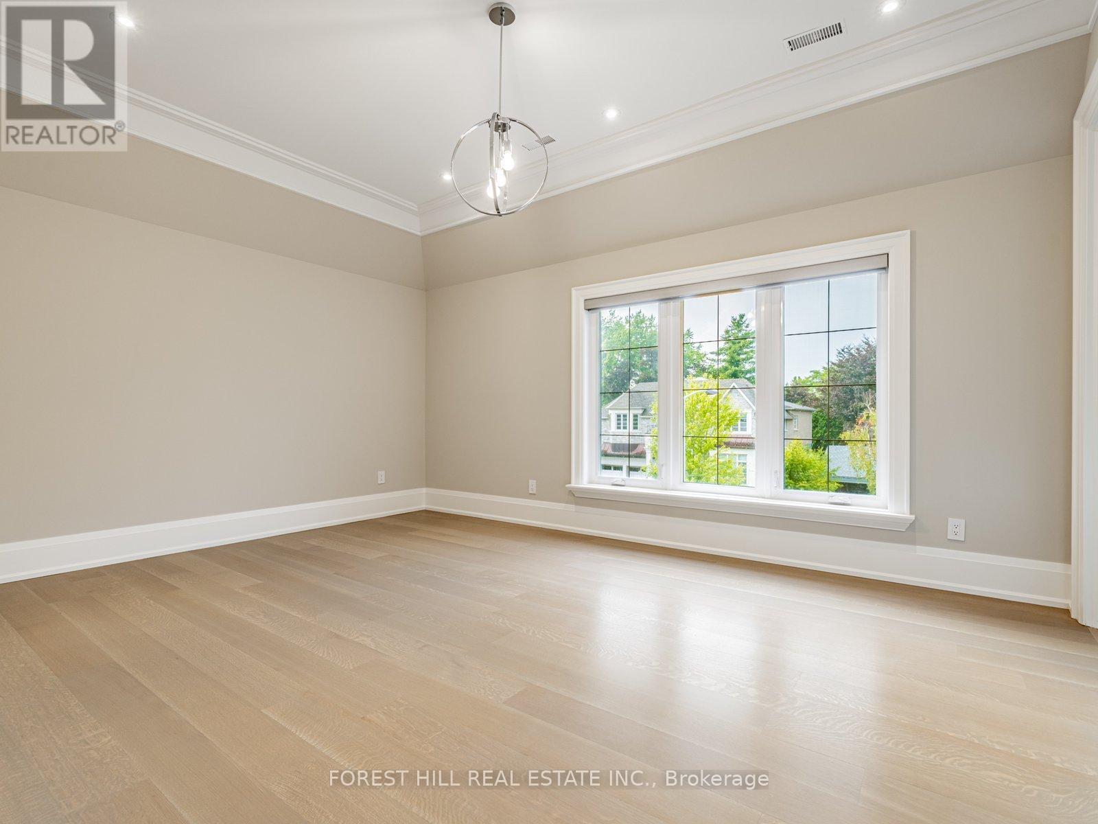 Photo 13 of 39 Rippleton Road, Toronto ON