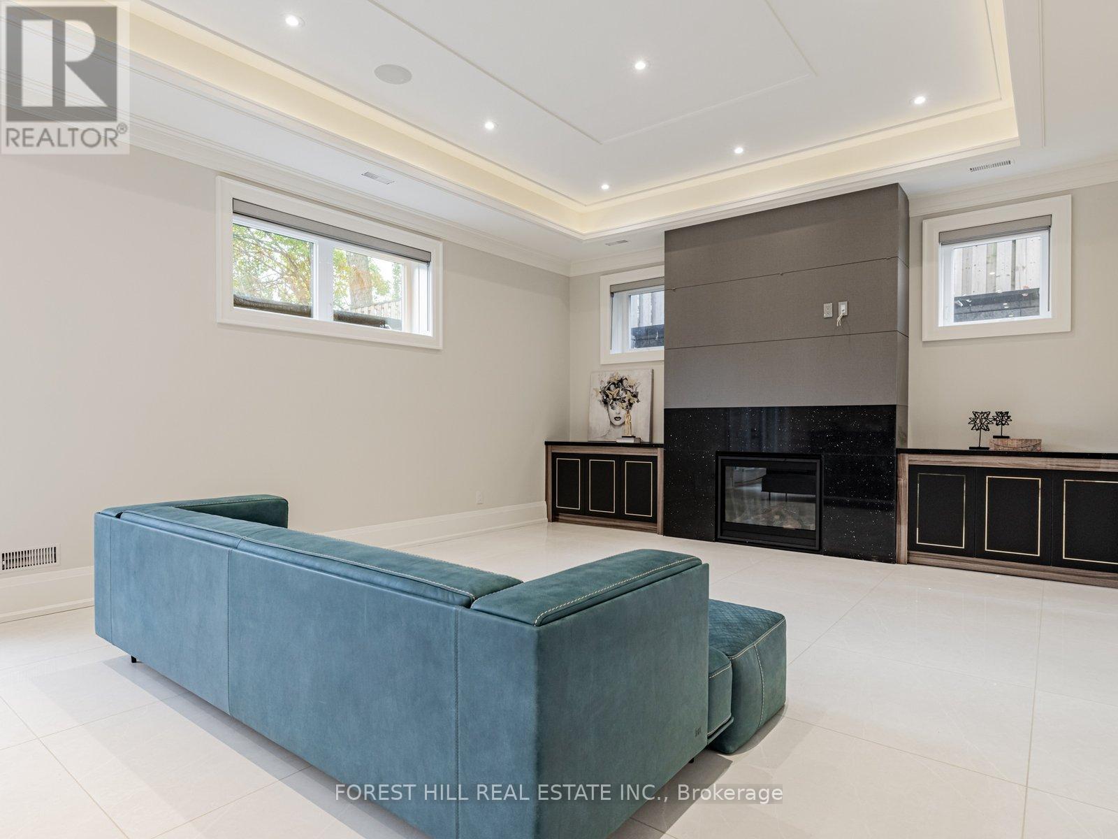 Photo 15 of 39 Rippleton Road, Toronto ON