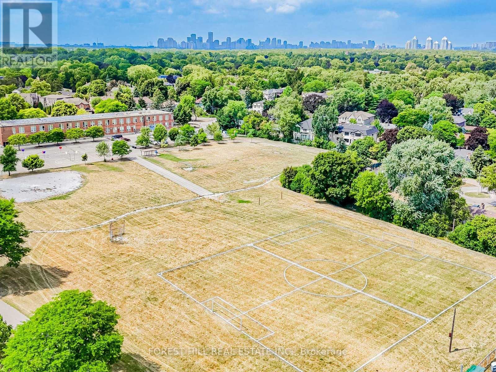 Photo 4 of 39 Rippleton Road, Toronto ON