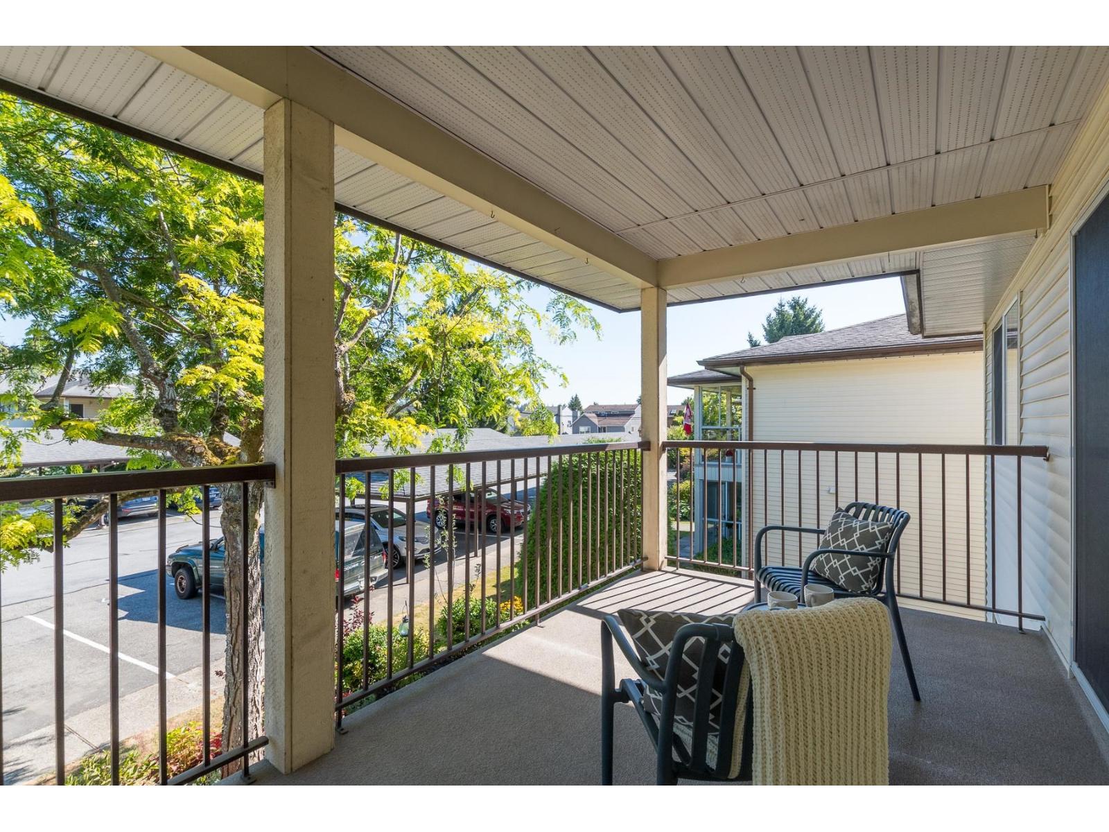 Photo 9 of 56 6467 197 Street, Langley BC