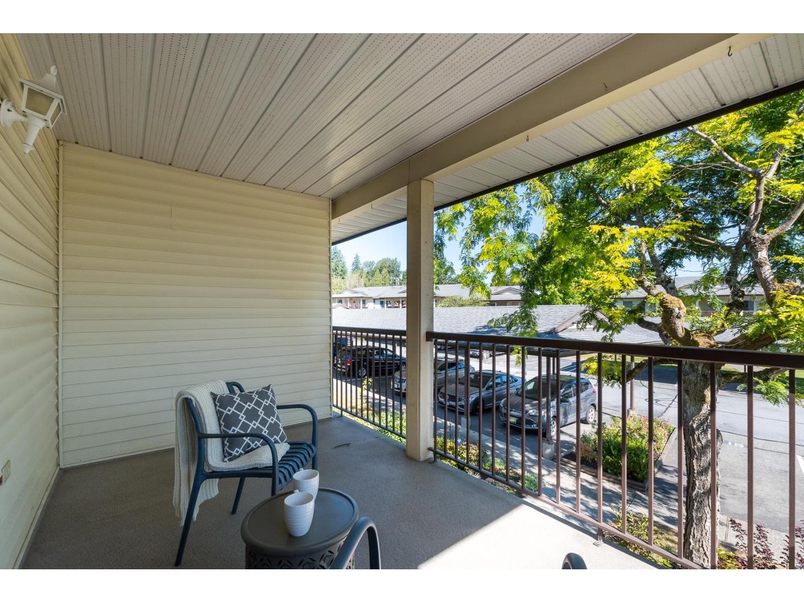 Photo 10 of 56 6467 197 Street, Langley BC
