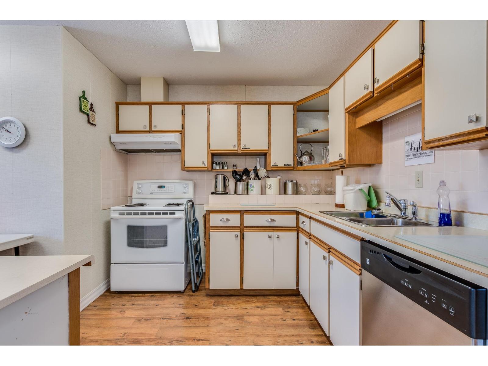 Photo 33 of 56 6467 197 Street, Langley BC