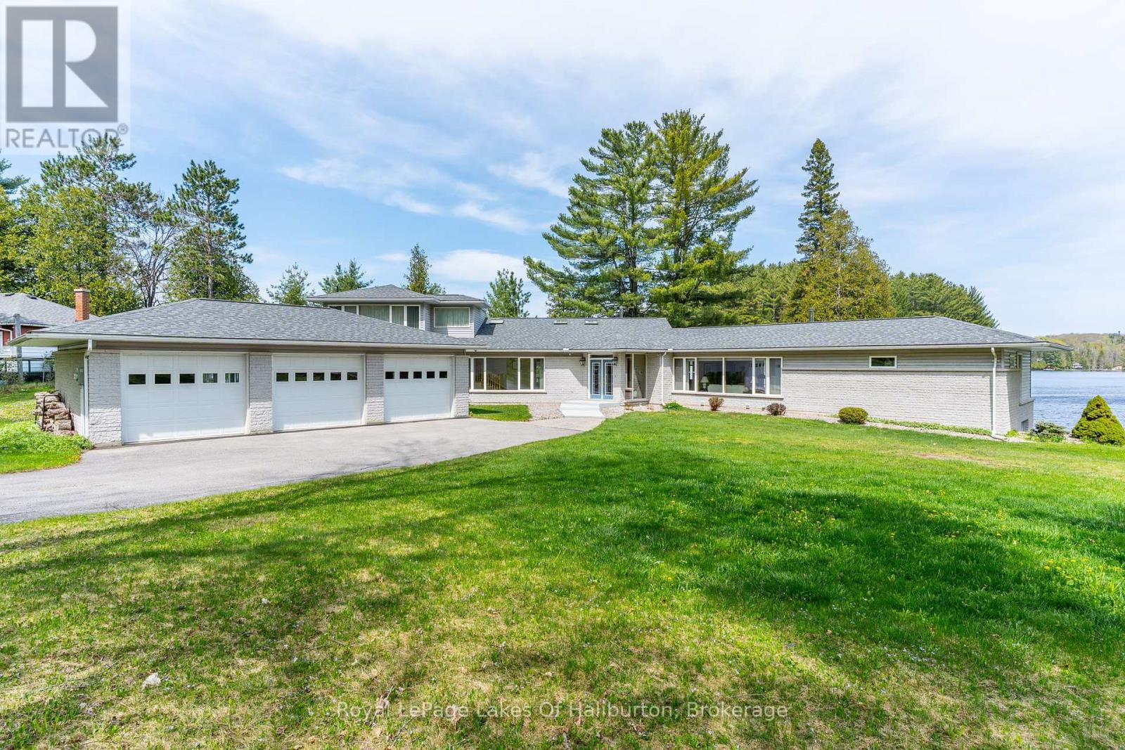 Single Family House Bungalow for Sale in  PIONEER ROAD Highlands East (Glamorgan) 
