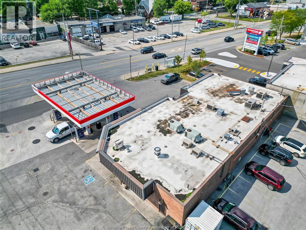 Photo 5 of 5124 Tecumseh Road East, Windsor ON