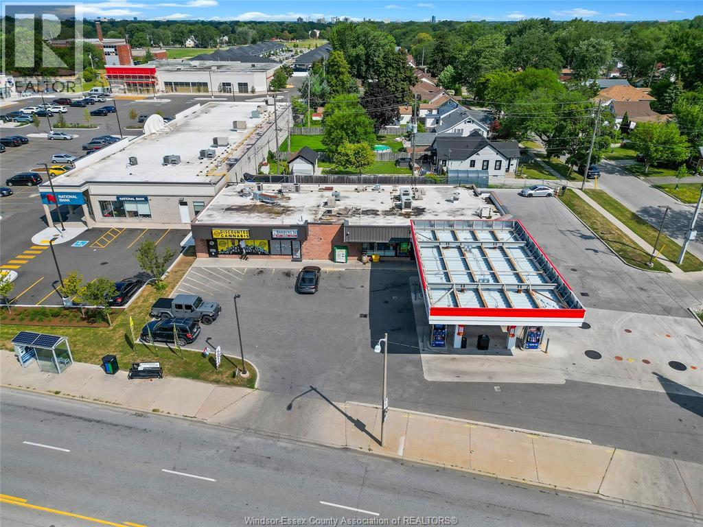 Photo 8 of 5124 Tecumseh Road East, Windsor ON