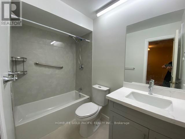 Photo 8 of 36 300 Bridletowne Circle, Toronto ON