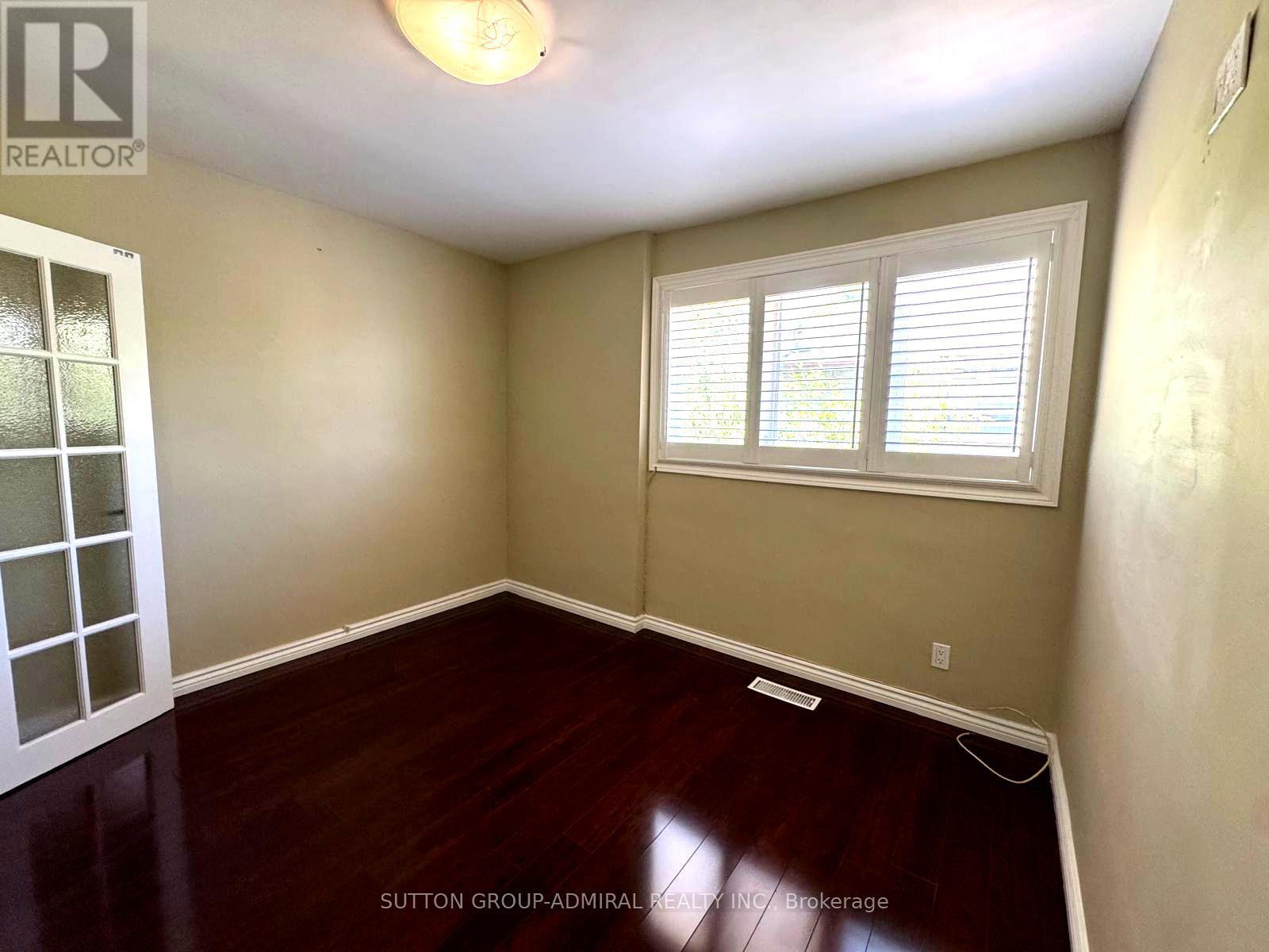 Photo 12 of 958 Midland Avenue, Toronto ON