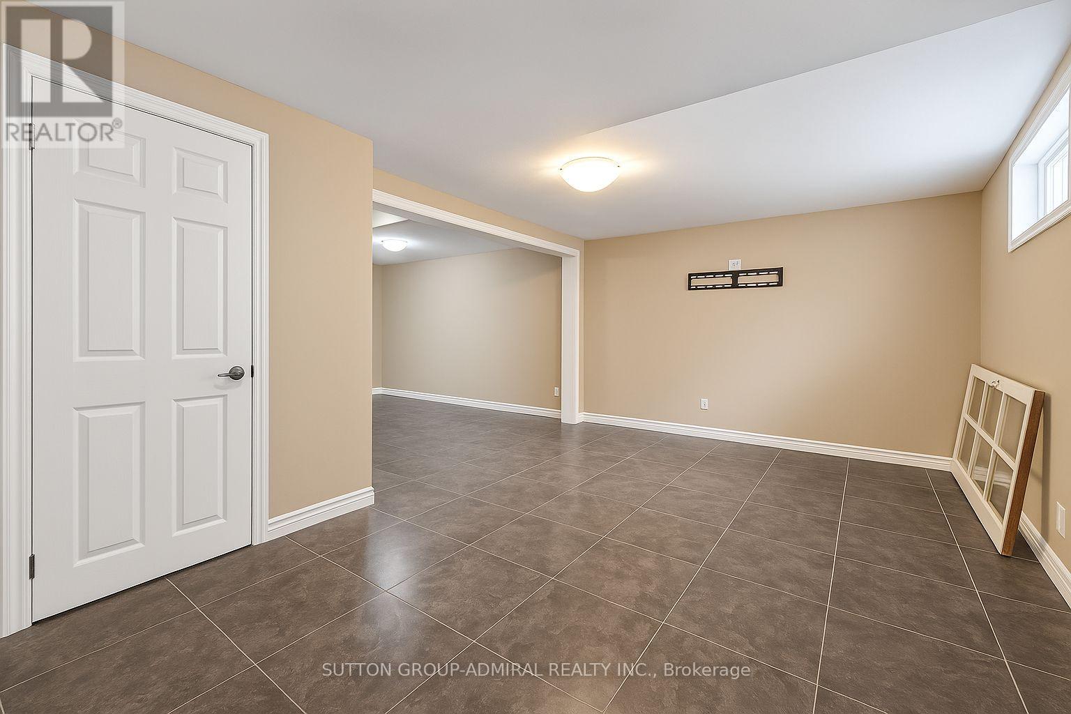 Photo 7 of 958 Midland Avenue, Toronto ON
