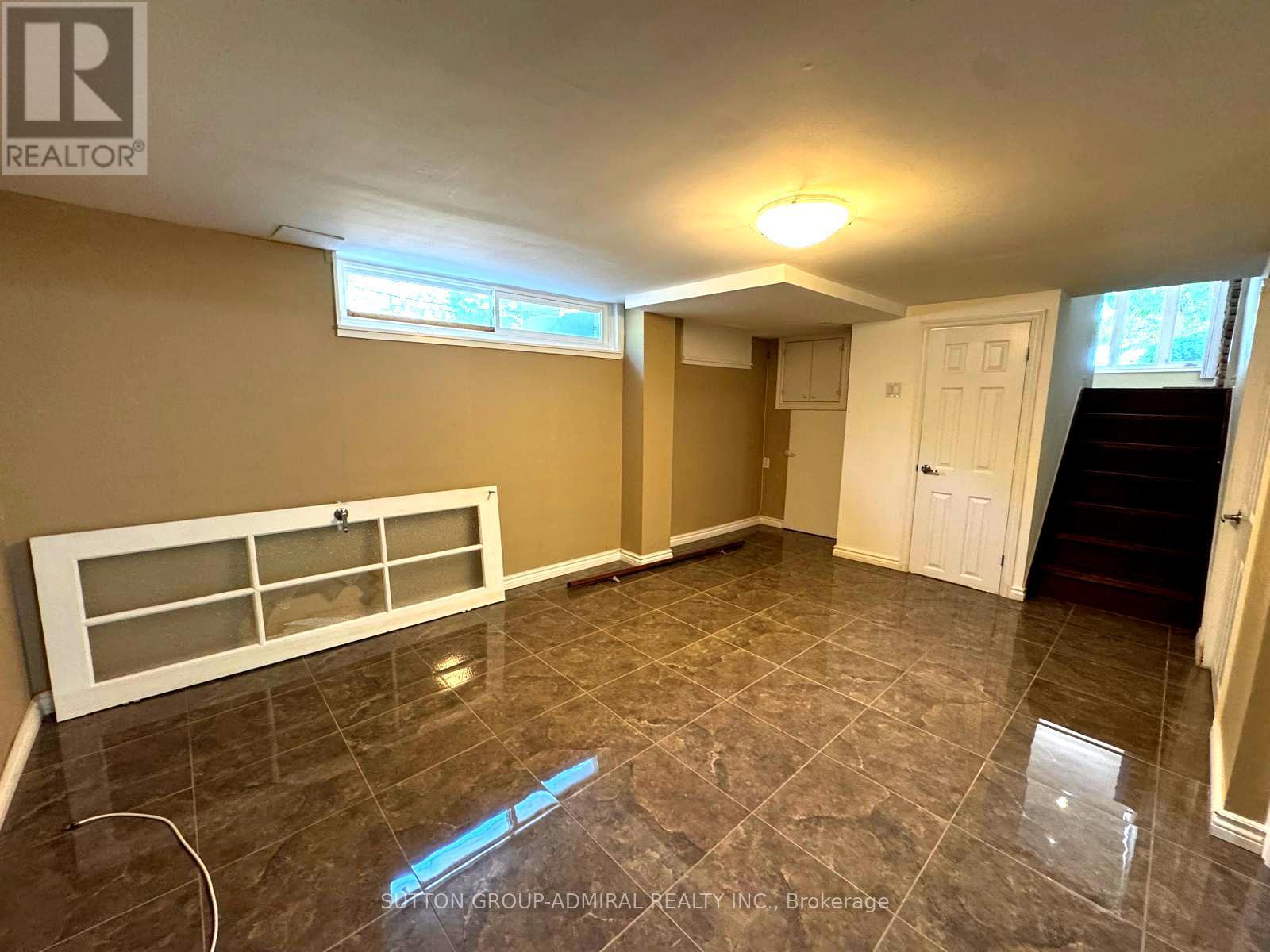 Photo 4 of 958 Midland Avenue, Toronto ON