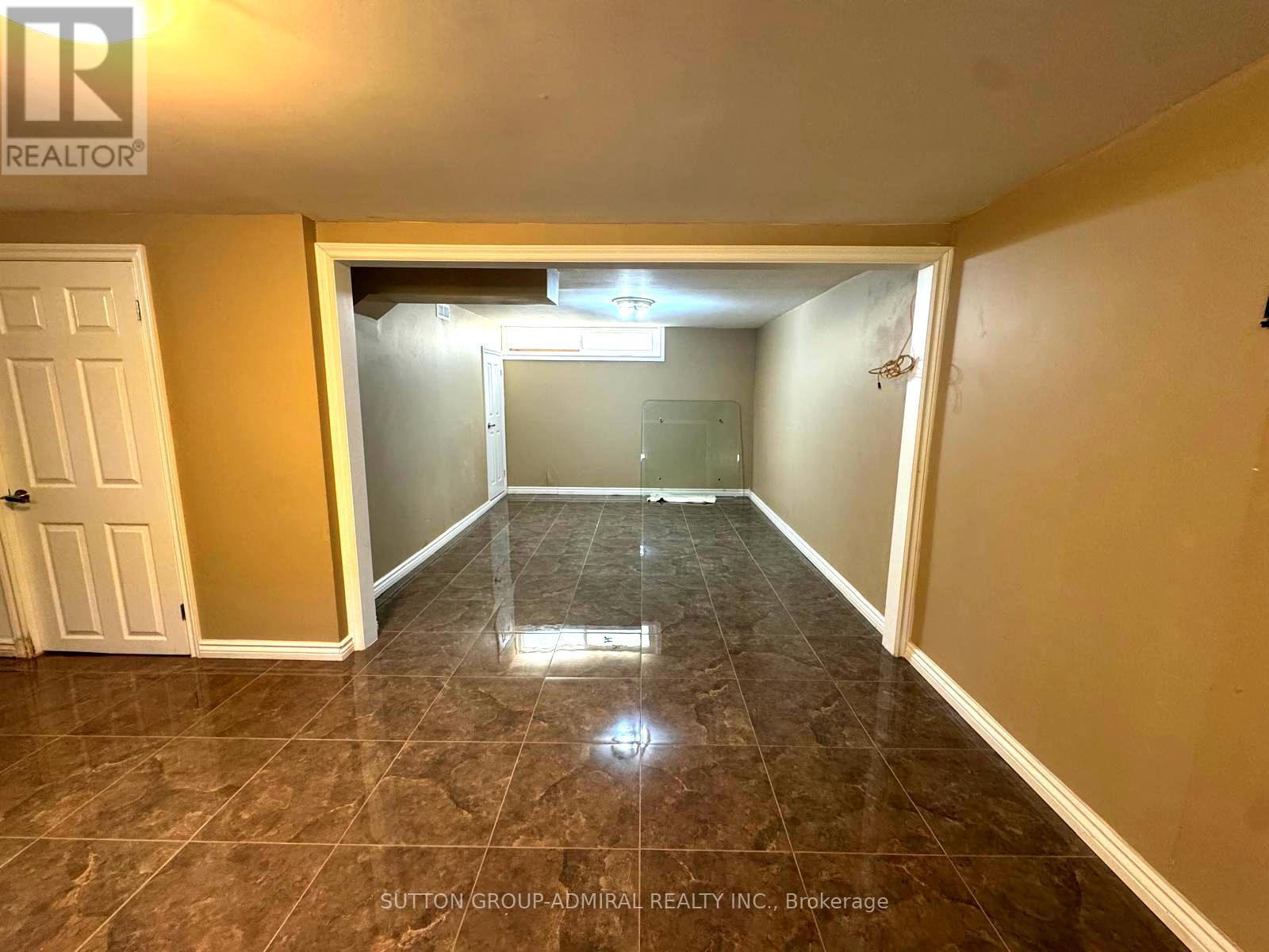 Photo 8 of 958 Midland Avenue, Toronto ON